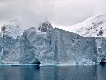 Iceberg gigante está prestes a se soltar da Antártida