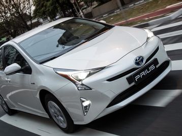 Carros híbridos plug-in poluem mais do que anunciam, diz entidade ecológica