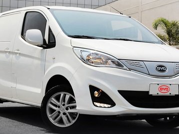 Chinesa BYD lança modelo atualizado de furgão elétrico no Brasil