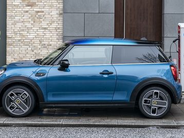 Mini Cooper Elétrico chega ao Brasil por R$ 240 mil