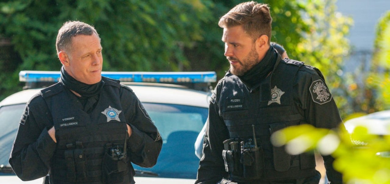 Chicago P.D. 8x8: Atwater e Ruzek prendem um policial (recap)