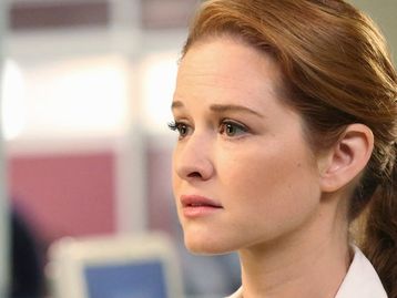 Grey's Anatomy: Sarah Drew fará participação especial na 17ª temporada