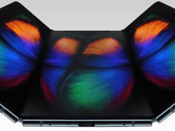 Samsung trabalha em aparelho com dobradiça dupla, indica rumor