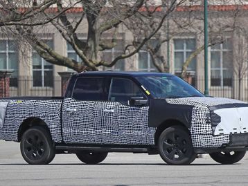 F-150: 1º elétrico da Ford aparece 'camuflado' em novas imagens