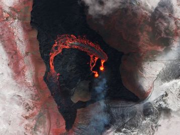 Erupção vulcânica impressionante é fotografada do espaço
