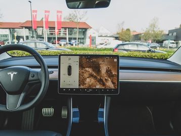 Tesla é hackeado por pesquisadores utilizando um drone