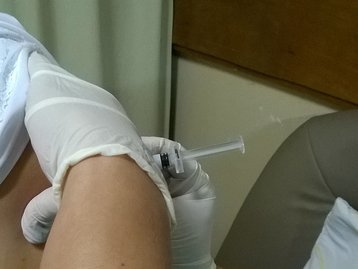 Por que a vacina contra a covid-19 é aplicada no braço?