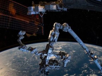 Braço robótico da ISS é atingido por lixo espacial 
