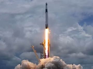 SpaceX lança 22ª missão de reabastecimento da ISS com foguete atualizado