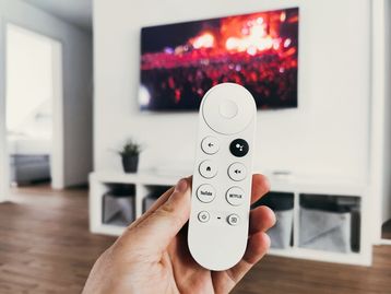 Polícia fecha lojas e apreende produtos piratas de TV a cabo