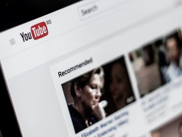 YouTube recomenda vídeos que violam a sua própria política de uso