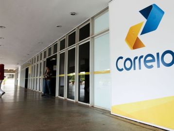 Correios podem ficar mais caros com privatização, sugere PL