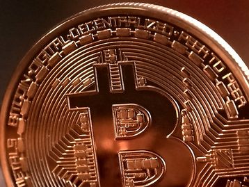 Rolo compressor destrói mais de mil máquinas de bitcoin na Malásia