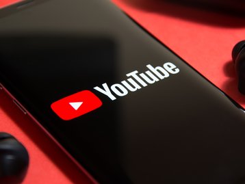 YouTube remove vídeos do canal de Bolsonaro por fake news sobre covid