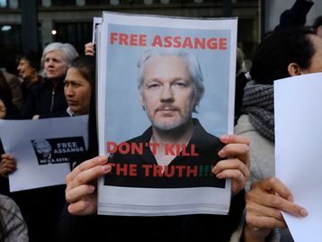 Julian Assange: ativista tem cidadania equatoriana revogada 