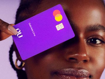 Nubank vai aumentar limite do cartão de quase todos os clientes