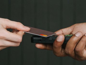 Procon-SP estuda proibir pagamento na entrega em compras por app