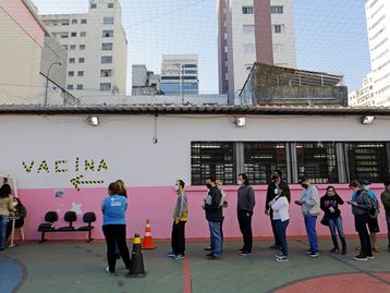Vacinação contra covid-19: veja tamanho da fila e locais para tomar 2ª dose
