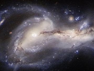Telescópio Hubble tira foto de 'briga' entre três galáxias