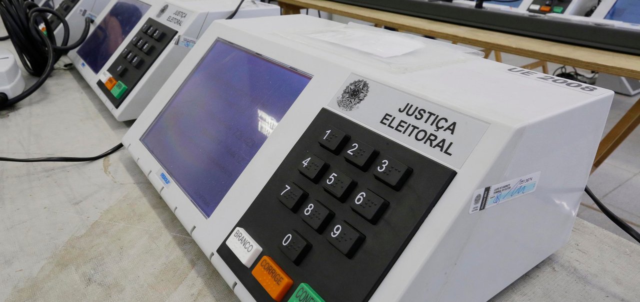 TSE e especialistas desmentem alteração no código-fonte de urnas em 2018