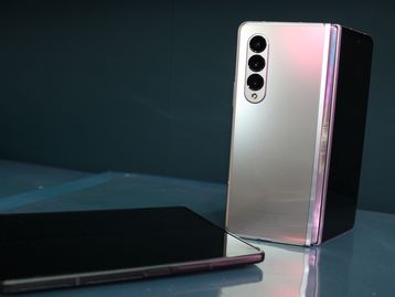 Galaxy Z Fold 3: Samsung anuncia dobrável com câmera 'invisível'