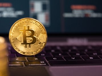 Alta do Bitcoin faz mercado de criptomoedas atingir R$ 10 trilhões