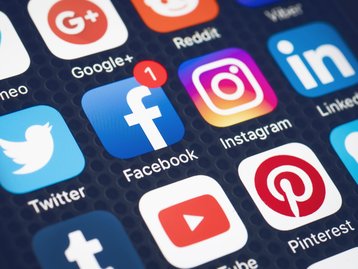 TSE proíbe redes sociais de monetizar canais acusados de fake news
