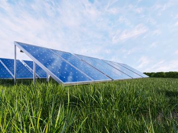 Painel solar com perovskita alcança maior eficiência energética