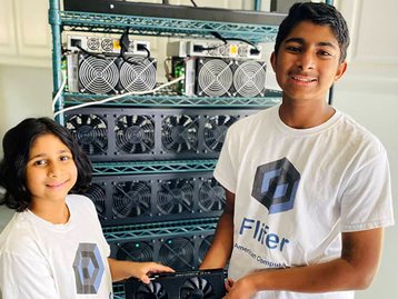 Irmãos de 14 e 9 anos ganham US$ 30 mil por mês com criptomoedas