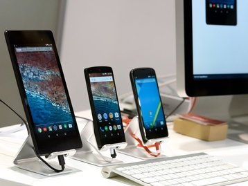 Samsung e Apple puxam recuo na produção global de celulares