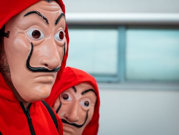 WhatsApp lança figurinhas animadas de La Casa de Papel