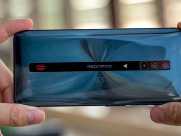 Celular gamer Red Magic 6S Pro traz tela com amostragem de 720 Hz