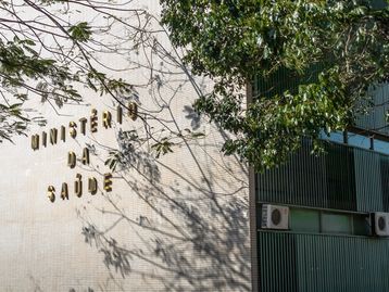 Governo federal deixa estragar R$ 240 milhões em vacinas, testes e remédios
