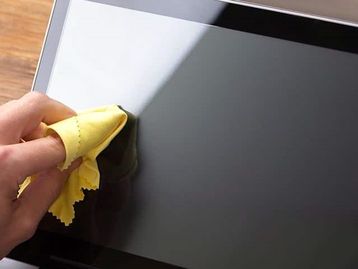 Como limpar a tela do notebook? Confira 5 dicas