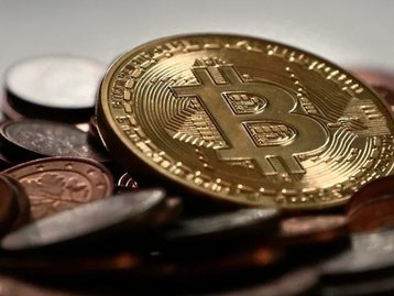 China proíbe transações de criptomoedas e bitcoin despenca