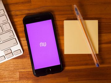 Nubank vai dar dicas de finanças pessoais via SMS a clientes