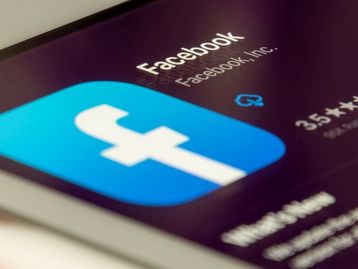 Dados de 1,5 bilhão de usuários do Facebook são vendidos em fórum