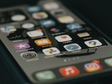 Apple lança iOS 15.0.2 com correção para bug que apagava fotos