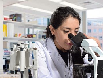 Cientista descobre bactérias capazes de comer um prego em 3 dias