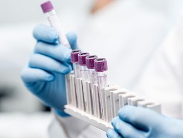 Pesquisadores são presos por falsificar testes de remédios nos EUA