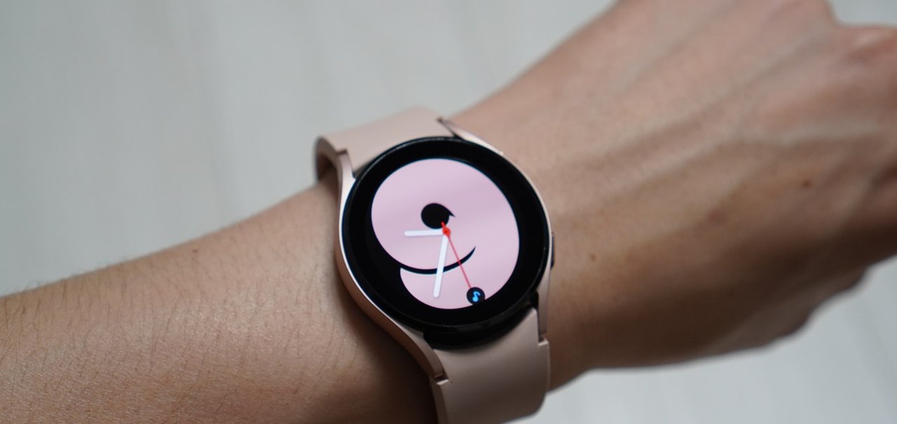 Galaxy Watch 4 ganha melhor detecção de queda e GIFs no watch face