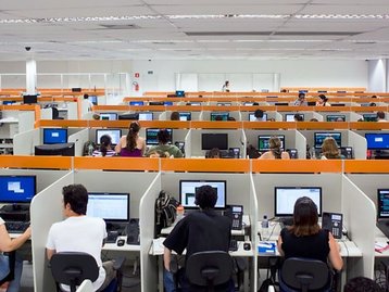 Atento: empregados temem corte salarial e de banco de horas; empresa nega