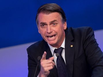 YouTube exclui live em que Bolsonaro sugere que vacina de covid causa Aids