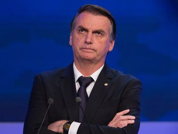 Cientistas apontam perseguição de Bolsonaro e recusam homenagem 