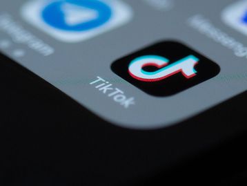 Sinal viral do TikTok salva jovem de sequestro; veja como usar