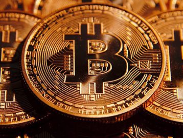 Bitcoin bate seu preço histórico e alcança US$ 68 mil