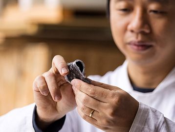 Cientistas inventam bateria que dobra, estica e vai na máquina de lavar
