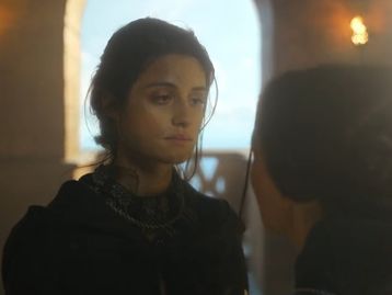 The Witcher: Netflix divulga cena com Yennefer e Tissaia; assista!