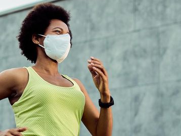 Usar máscara não afeta respiração em exercício físico, diz pesquisa