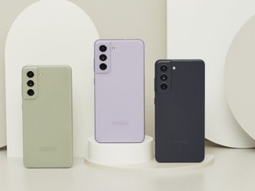 Galaxy S21 FE vs Moto G200: qual o melhor intermediário avançado